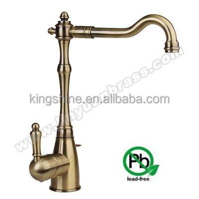 China CLASSIC Antique Edge Kitchen Faucets Lead Free Brass Material Cold And Hot Water for sale