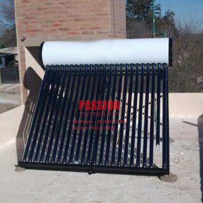 China géiser solar de acero inoxidable del tubo de vacío del colector solar del calentador de agua del tanque de 200L Enamal 150L 304 solares externos blancos en venta