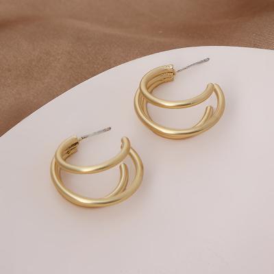 China CLASSIC European and American fashion earrings for women fashion jewelry pendant gold plated earrings iron jewelry for sale