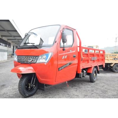 China The No.1 cargo sale in Mexico handle driving tricycle cargo tricycle ZONGSHEN 250CC 200CC 350CC cabin tricycle for sale