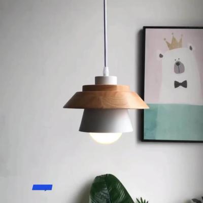 Chine La série moderne nordique de Macaron de style a mené la petite lumière pendante de lampe en bois à vendre