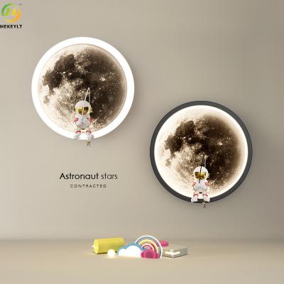 Cina Creative Cartoon Moon Astronaut Wall Lamp Bedroom Bedside Lamp For TV Background Hallway in vendita