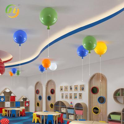 Chine JYLIGHTING Modern Creative LED Ceiling Light pour enfants Pendentif de ballon coloré pour l'école à vendre