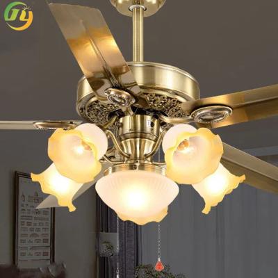 Cina American Retro Bronze Iron Leaf Ceiling Fan Lamp Ristorante Living Room Home Large Wind Fan Lamp in vendita