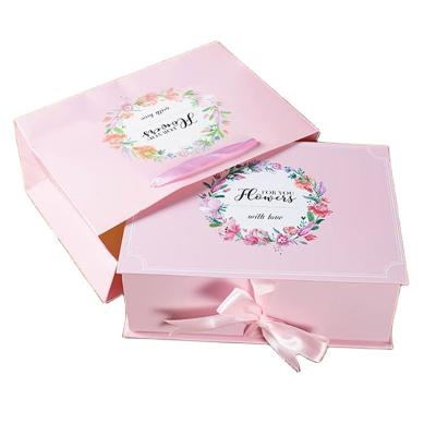 China Handmade Customized Durable Pink Blue Paper Gift Bags Paper Bag With Ribbon Handle for sale