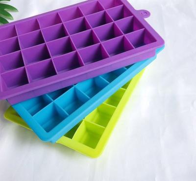 China Bpa Free Durable Ice Maker Mold Maker Easy Release Silicone Stored Ice Cube Tray With Lid for sale