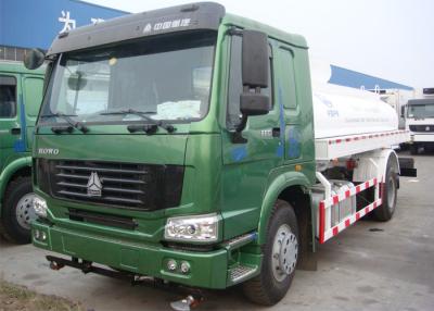 Chine 4x2 camion de pulvérisation d'eau 6600L pour le nettoyage des routes de la ville et la poussière à vendre