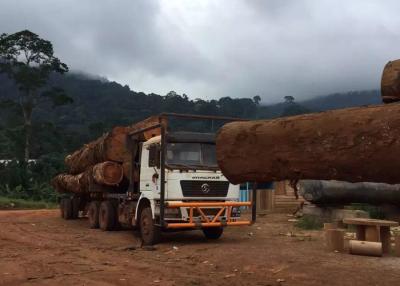 China Off Road Heavy Log Loader Truck , Loading Logging Trucks With Tri Angle Log Pillar for sale