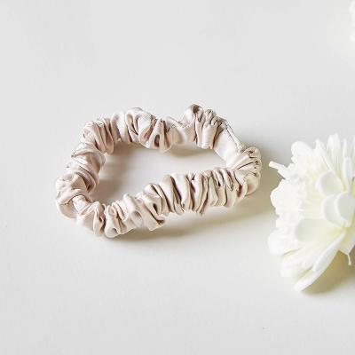 China 100% Silk Elastic Hair Ties Silk Hair Scrunchies Hair Ties Scrunchies Hair Decoration 1.5CM Hair Bands For Hair Decoration for sale