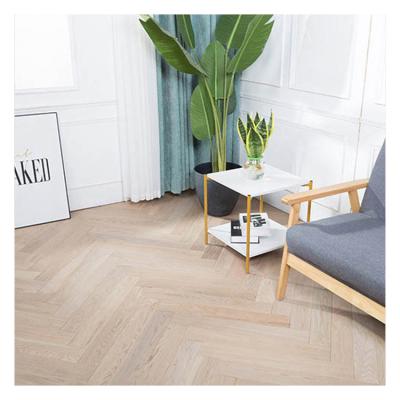 China Factory Direct Environmentally Friendly Modern Oak Herringbone Solid Wood Flooring for sale