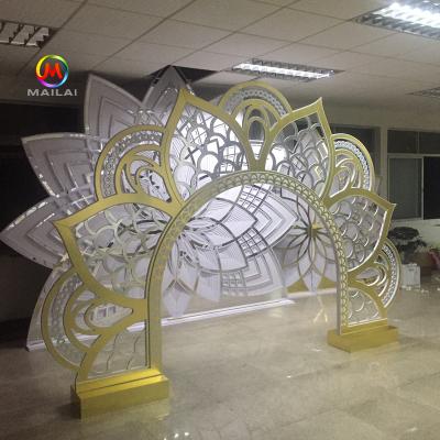 China ML-B28 Acrylic Decoration Event Arch King And Queen Sunflower Gold Backdrop For Wedding Decorations for sale