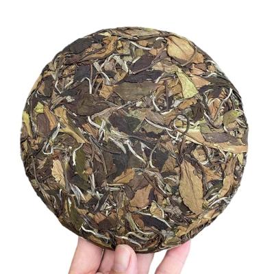 China Organic Chinese White Tea Cake Oxidant Anti Aging Benefit Fuding White Tea Compressed Tea for Skin Beauty Good Tea Christmas Gift for sale