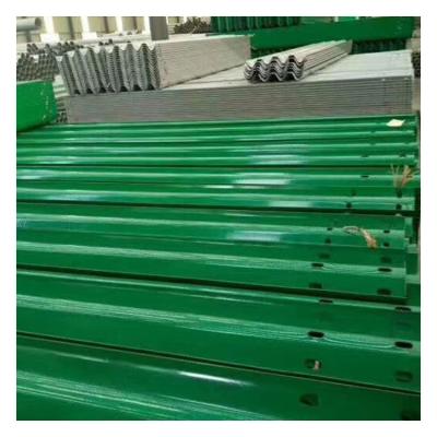 China Building Professional Customized Highway Isolation And Anti-Collision Galvanized Pipe Corrugated Guardrail for sale