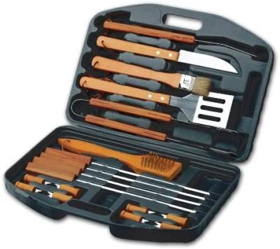 China Easily Cleaned Professional Garden Barbecue Grilling Tool Kit 18pcs Stainless Steel BBQ Tool Kit Plastic Case for sale