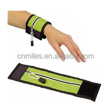 China Waterproof Multifunctional Wrist Band Wallet For Polyester Running Wrist Sweated Suite Bands Wrist Wallet for sale