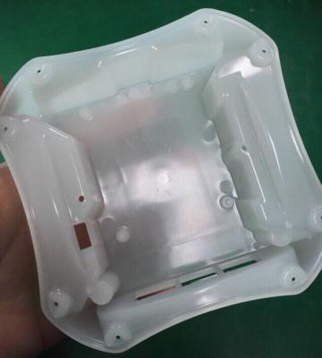 China Piezas de encargo del moldeo por inyección del corredor frío para la creación de un prototipo de la vivienda de la luz del LED en venta