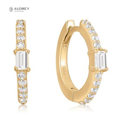 China Audrey Fine Jewelry Wholesaler Stackable Diamond Earring 14K Environmentally Friendly Huggies Solid Gold Wand Earring for sale