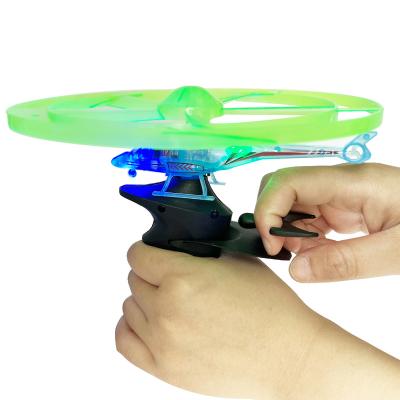 China Light up cable release Helicopter-disco bugs flying disc with lights and launcher 27.00*22.00*6.00cm for sale