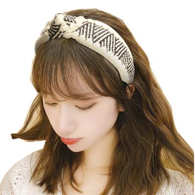 China Simple Wide Brimmed Hair Knitting Accessories Straw Woven Face Wash Headband Hair Circle Durable Woman From EUROPE for sale