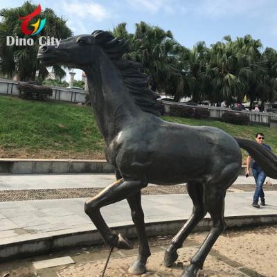 China Fiberglass Outdoor Animals Life Size Horse Statues For Sale for sale