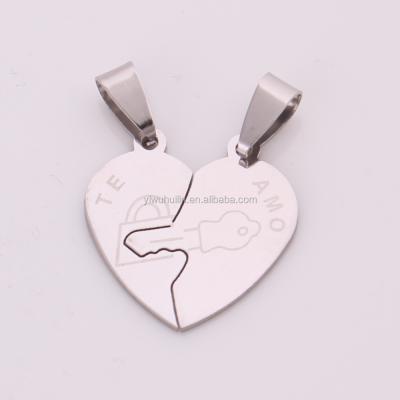 China IMG 3285 Yiwu Huilin Latest Fashion Jewelry Design Letter TE AMO Key Lock Both Heart Shaped Pendants For Couples Gifts for sale