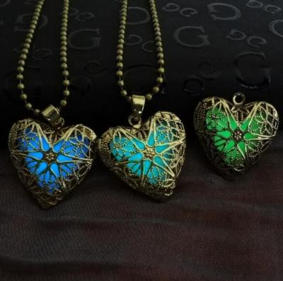 China DB049 Trendy Luminous Glow In The Dark Pendant Necklace Jewelry Gifts Heart Love For Women Lady Gift for sale