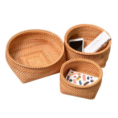 China Sustainable Rattan Woven Fruit Basket Bread Serving Baskets Snack Storage Rolls Decorative Table Desk Worktop Display Storage Baskets for sale