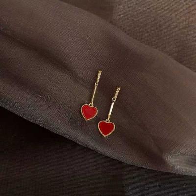 China Vintage Red Love Earrings 925 Simple Needle Silver Temperament Peach Heart Earrings Christmas Small Earrings for sale