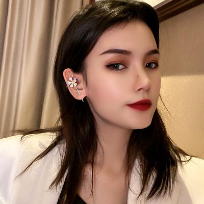 China Hiphop hot sale fashion simple butterfly flower pierced European and American earrings ear clip for sale