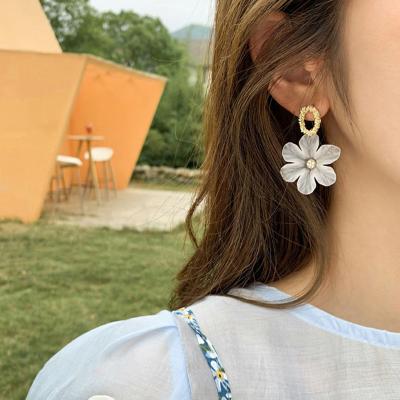 China CLASSIC 925 summer flower Korean temperament silver earrings new fashion needle fashion personality cool earrings for sale