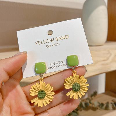 China TRENDY Purple Flower Earrings Fashion Girls S925 Needle Jewelry Women Daisy Flowers Drop Earrings For for sale