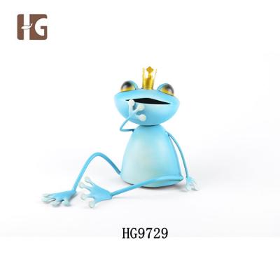 China China Wholesale Home Decor Frog Shape Funny Metal Garden Statues With Crown for sale