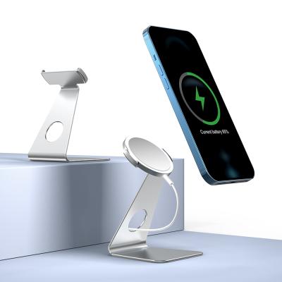 China WiWU PROFESSIONAL New Arrival Charging Station Desktop Dock Magnetic Cradle Compatible With iPhone 12series for sale