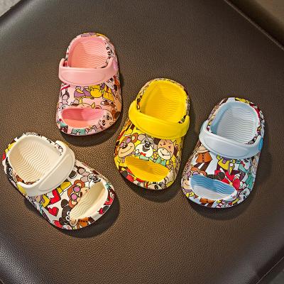 China Fawn Mini lightweight children's slippers 2021 summer new indoor anti-slip soft bottom printing cute cartoon hole shoes for sale