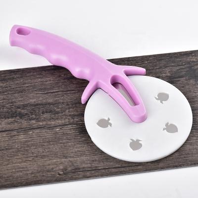 China Durable High Quality Stainless Steel Pizza Cutter With Protective Blade Guard for sale