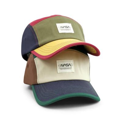 China Colorful Color Curved 5 Panel High Quality Custom Made COMMON Two Tone Soft Brim Woven Label Logo Running Cap Camp Hat for sale