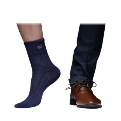 China Fashion 383Men's Logo Crew Socks Antibacterial Cotton Socks Custom Made for sale