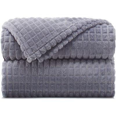 China Manufacturer Supply Luxury Chunky Soft Plush Jacquard Throw Folded Blanket for sale