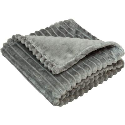 China Manufacturer Wholesale Luxury Striped Chunky Soft Plush Throw Blanket Folded Design for sale