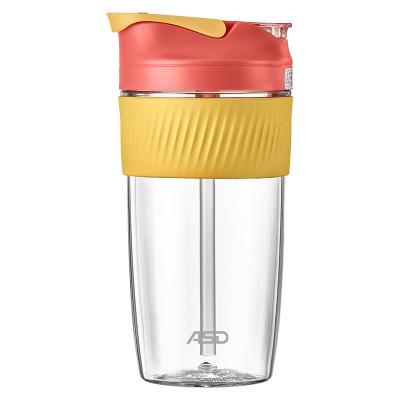 China Sustainable High Borosilicate 580ml Double-wall Glass Water Cup Tumbler With Lid And Straw for sale