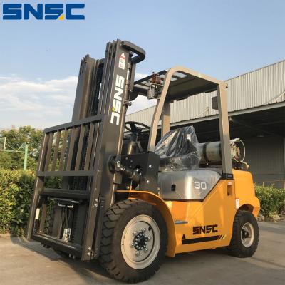 China 3000kg Low Mast LPG Forklift with Triangle Wide Rearview Mirror and Rated Load 3000kg for sale