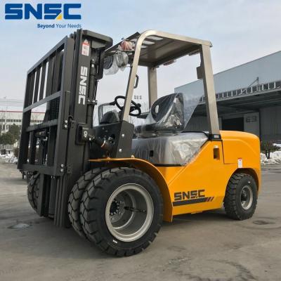 China Heavy Duty Container Lifting 4ton Diesel Forklift with Closed Cabin and LED Lights for sale