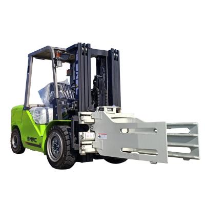 China Montacargas 4 Ton Diesel Forklift with Bale Clamp Attachment and Lifting Height 3-7m for sale