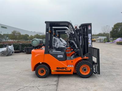 Cina FL25 2.5 tonnellate SNSC LPG forklift con motore Nissan K25 in vendita