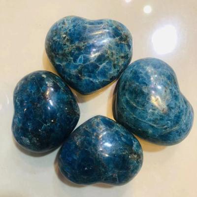 China Large Size Europe Nature Stone Craft Gemstones Crystal Heart Heart Phosphate Blue Stone Healing Stones for sale