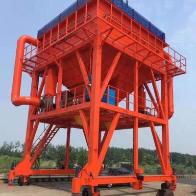 China Rubber Tyre Mobile Type for port hopper to working with grab and truck load Double dust collect hopper unload bulk cargo en venta