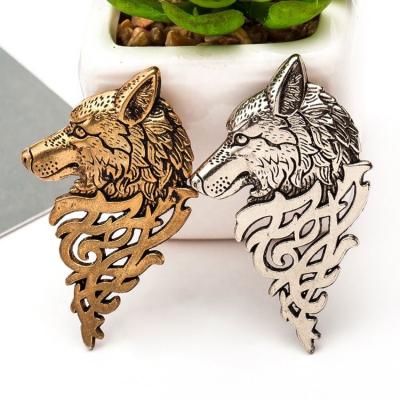 China Popular Wholesale Designer Animal Metal Badges Brooch Wolf Dog Head Brooch For Men's Collar Pin Buckle for sale