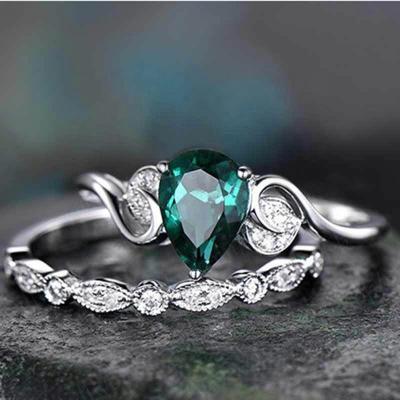 China Environmental Friendly Elegant Jewelry Green Couple Rings 925 Silver Wedding Couple Ring Set for sale