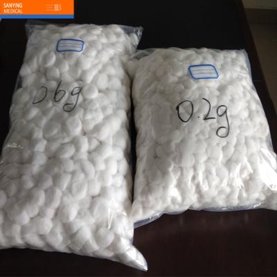 China For Medical Surgical Pure Disposable High Bulk 0.6g Cotton Ball for sale