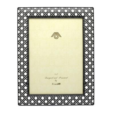 China METAL HOME DECOR RATTAN CUTOUT METAL PHOTO PICTURE FRAME for sale